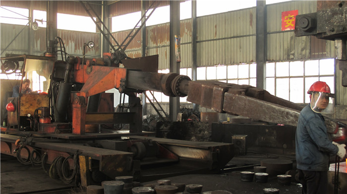 Forging loading and unloading machine